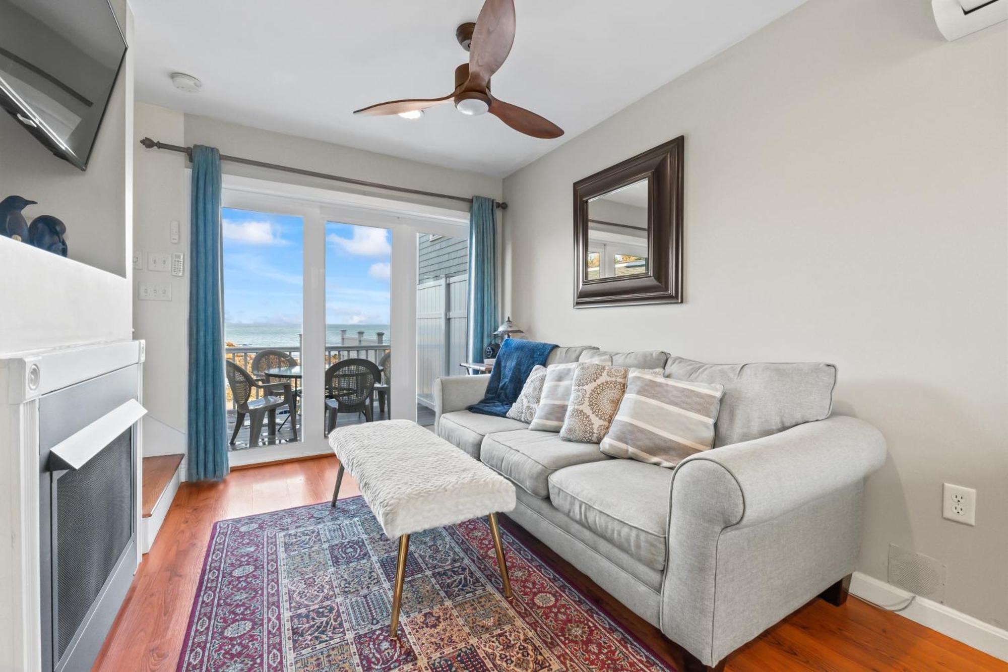 Perkins Cove Oceanfront Cottage オガンクィット エクステリア 写真